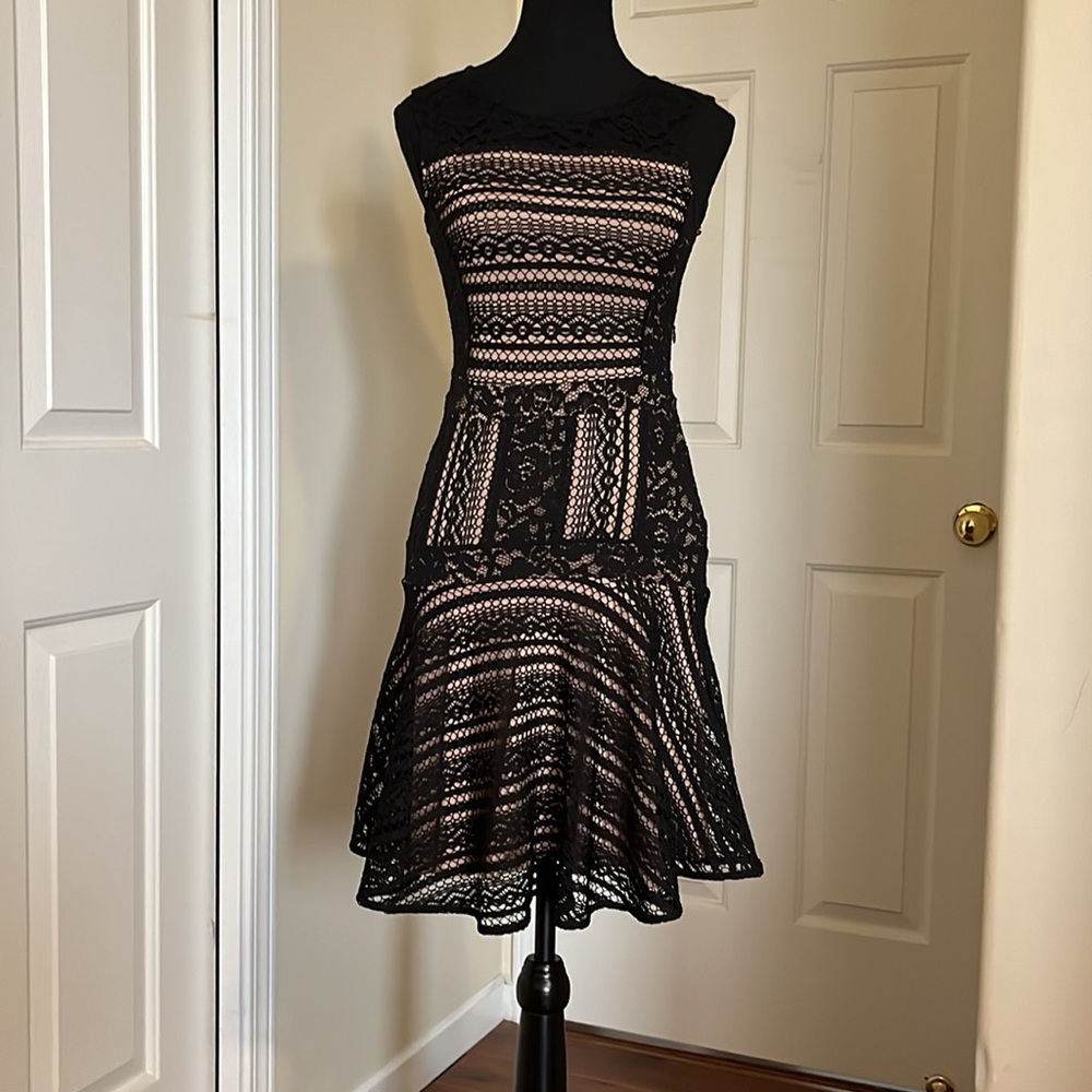BCBGMaxAzria Black Sheath Dress Sleeveless Crew Neck - Picture 6 of 7